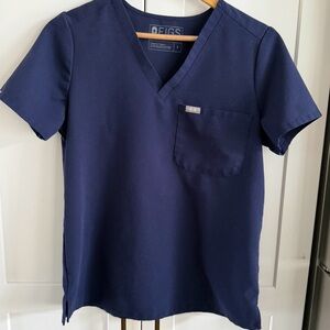 FIGS Catarina One-Pocket Scrub Top in navy blue. Size Small